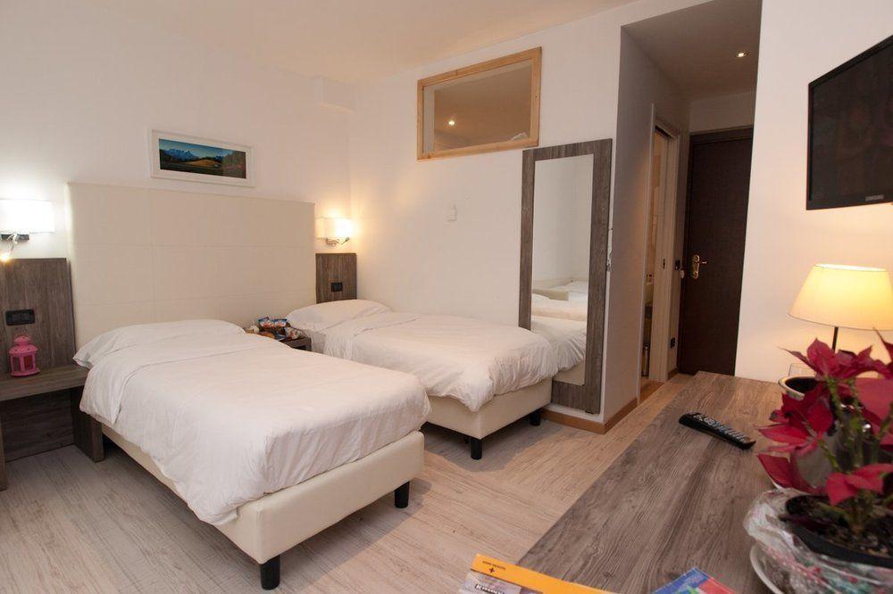 Hotel Le Soleil Challand-Saint-Anselme Extérieur photo