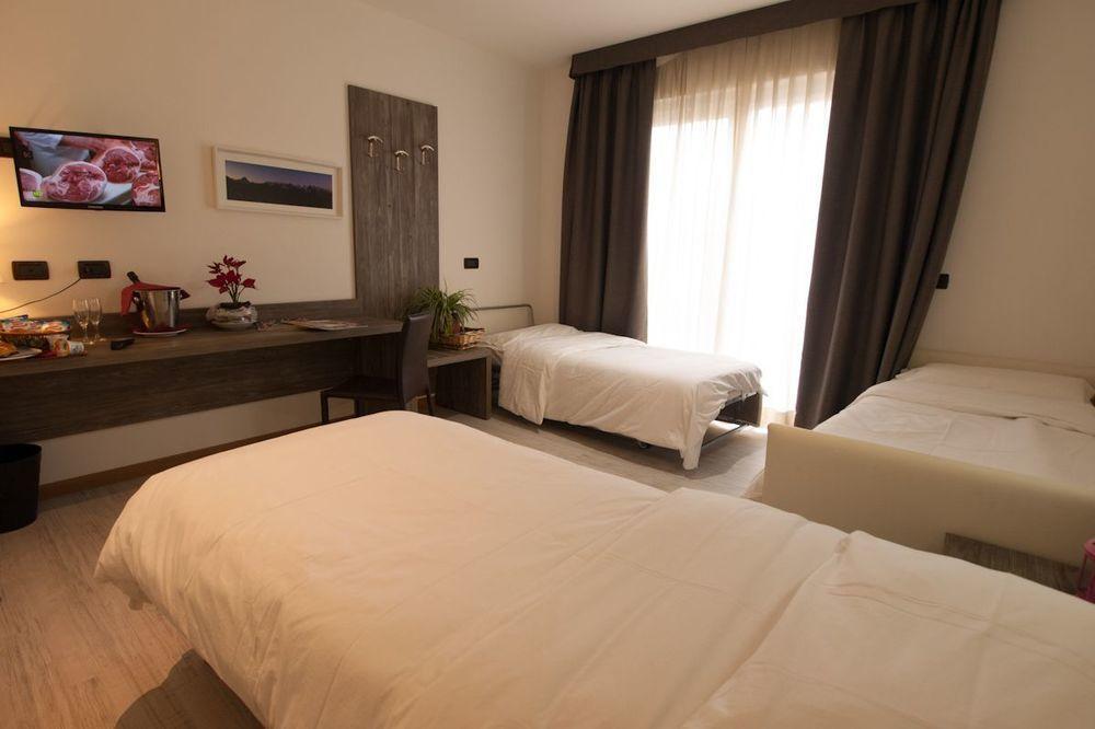 Hotel Le Soleil Challand-Saint-Anselme Extérieur photo