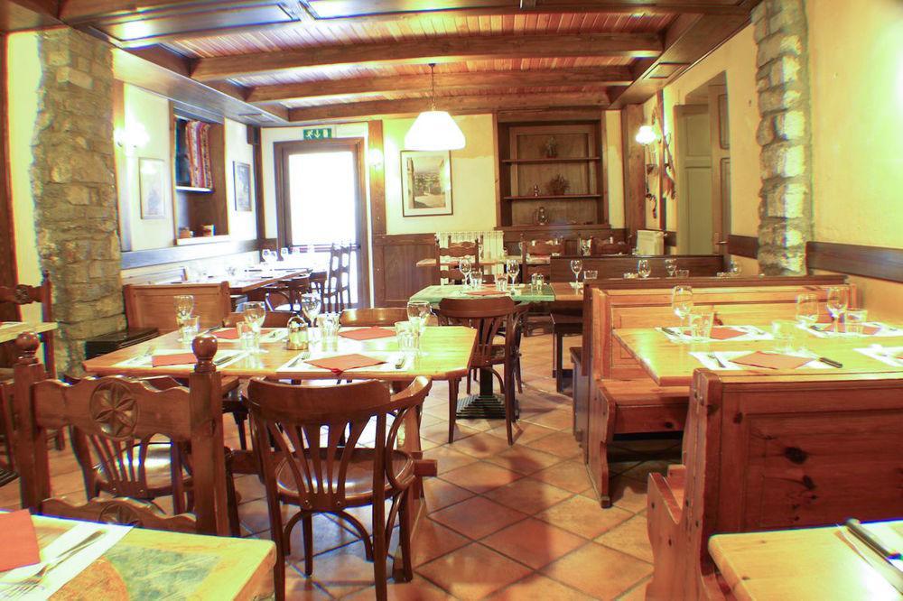 Hotel Le Soleil Challand-Saint-Anselme Extérieur photo